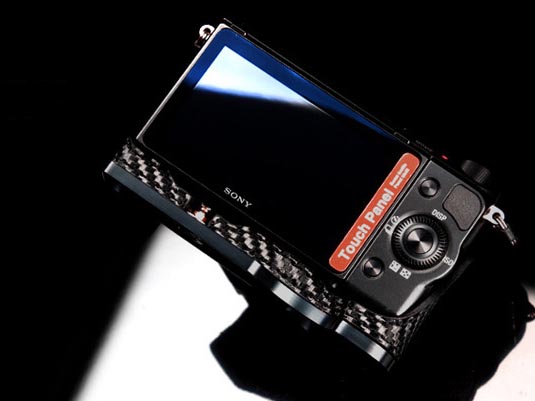 ブラック-カーボン仕上げ