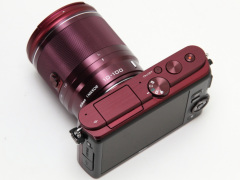 Nikon 1 J3 ❤️スマホ転送 レッド ミラーレス 一眼レフ カメラ ニコン 写真で見る写真で見る「Nikon 1 J3」「Nikon 1 S1」 - デジカメ Watch