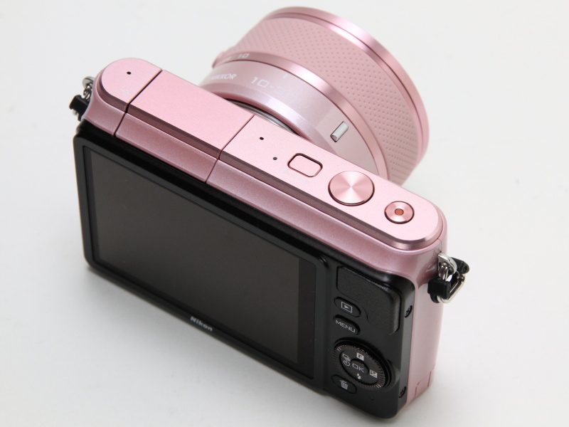 標準ズームキットの1 NIKKOR VR 10-30mm F3.5-5.6を装着したところ