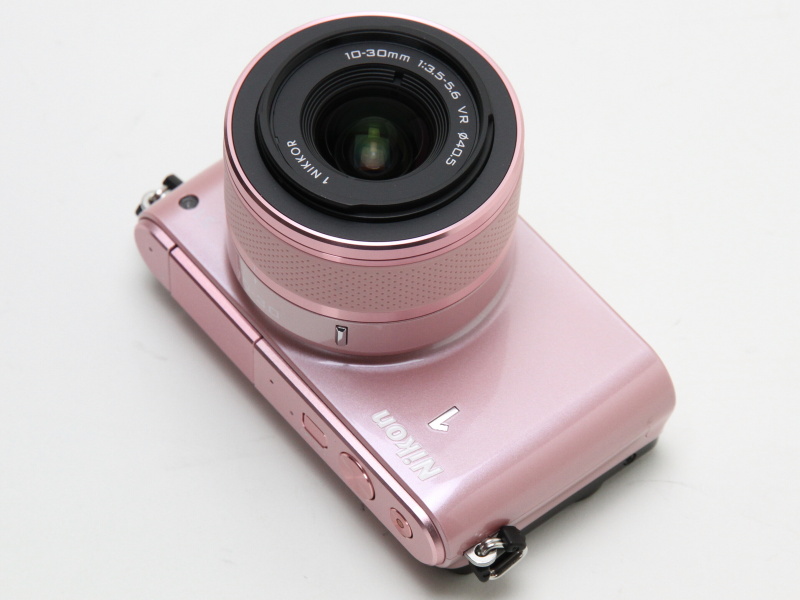 標準ズームキットの1 NIKKOR VR 10-30mm F3.5-5.6を装着したところ