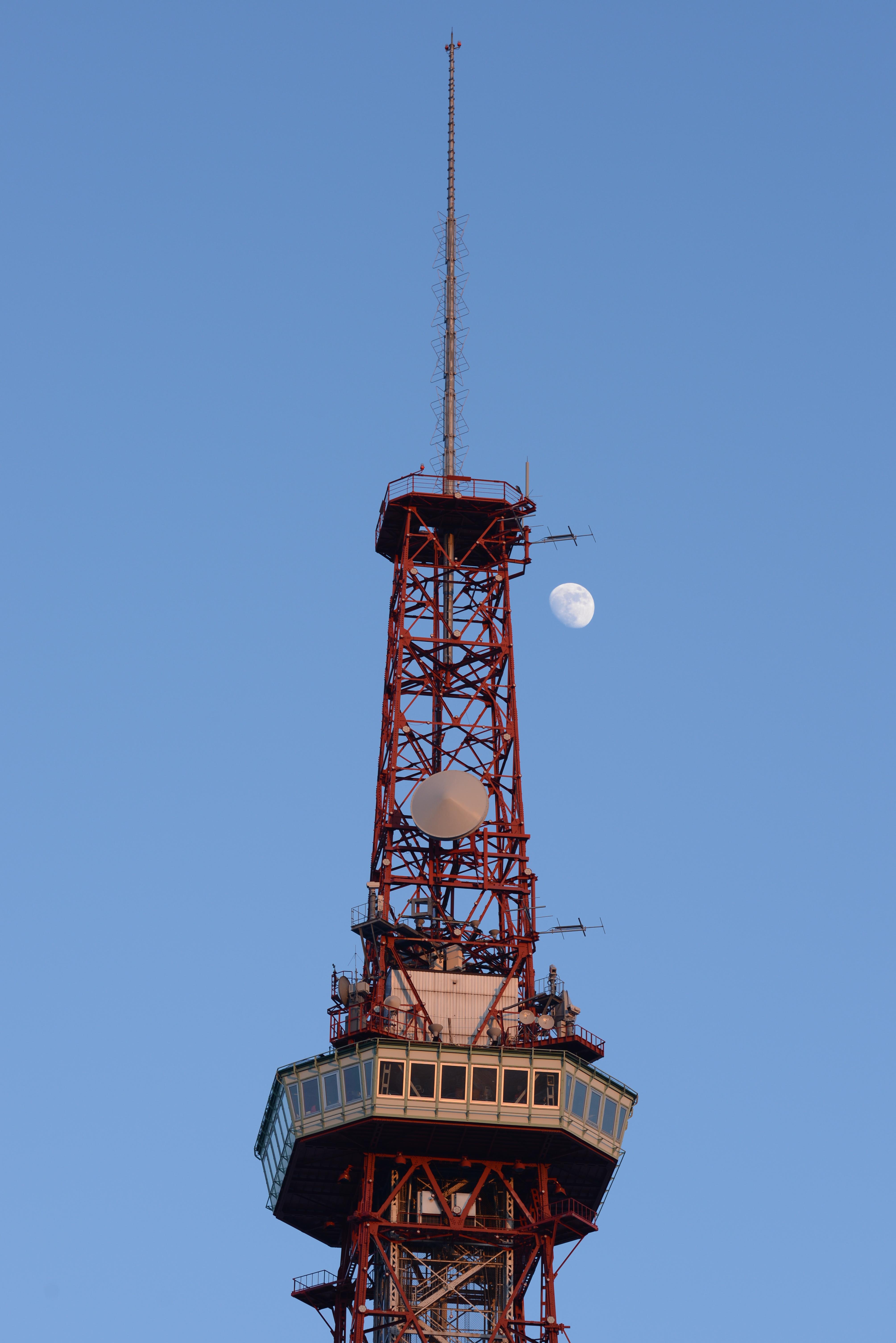 ピクセル等倍で見ると、けっこう古さ感が目に付く。で、650mのを建てる計画が持ち上がったらしいけど、結局ぽしゃったとか。D600 / APO Macro 150mm F2.8 EX DG OS HSM / 6,016×4,016 / 1/320秒 / F5.6 / 0EV / ISO280 / WB：晴天 / 150mm