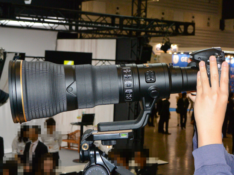 ニコンブースには「AF-S NIKKOR 800mm F5.6 E FL ED VR」などが展示。