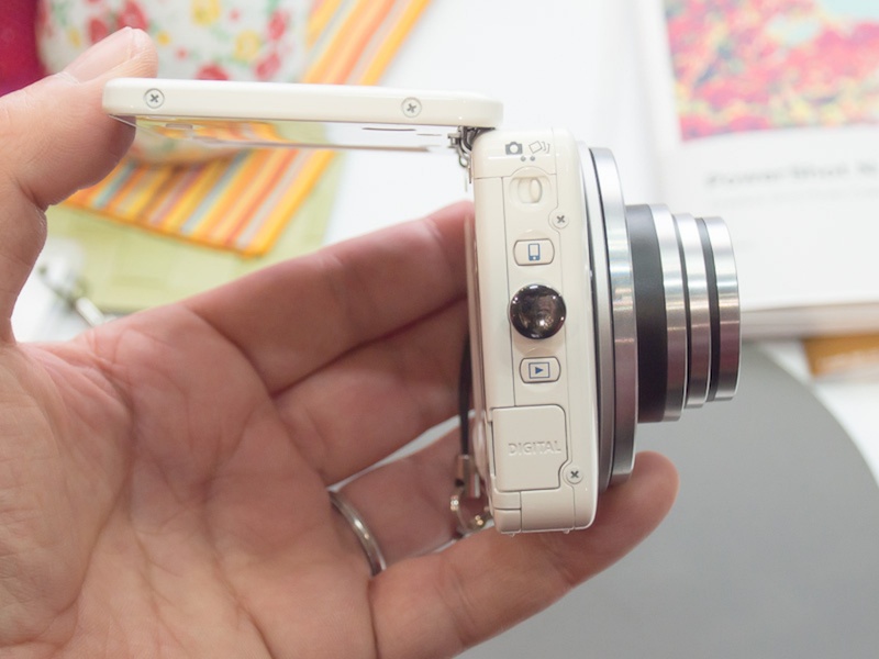 上方90度まで液晶が開く