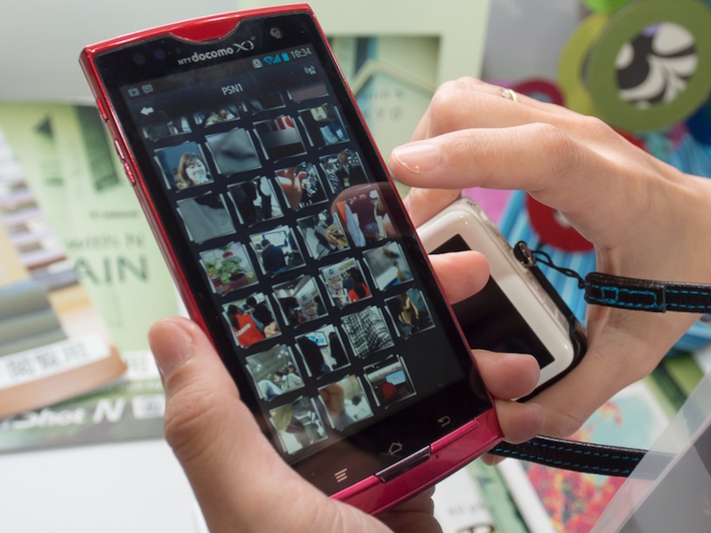 画像の一覧表示。クリエイティブショットで撮影された6枚の画像はひとまとまりで表示される