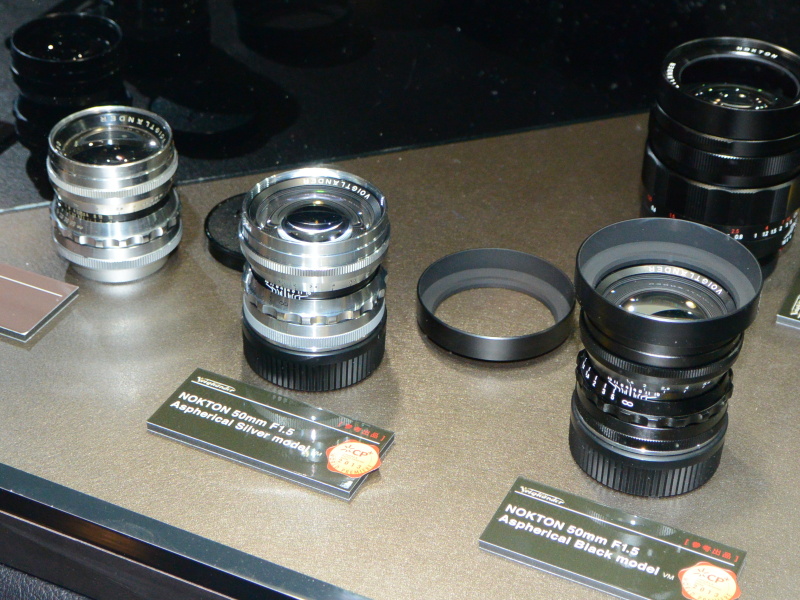 参考出品のVMマウント版NOKTON 50mm F1.5 Aspherical（中央、右）