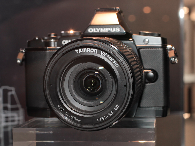 こちらはブラックの14-150mm F3.5-5.8 Di III VC