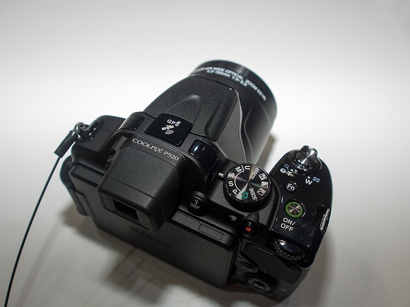 液晶モニターはバリアングル式