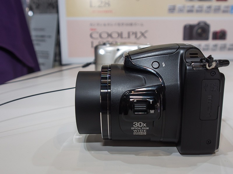 P520より倍率は抑えめとはいえ、光学30倍ズームを搭載