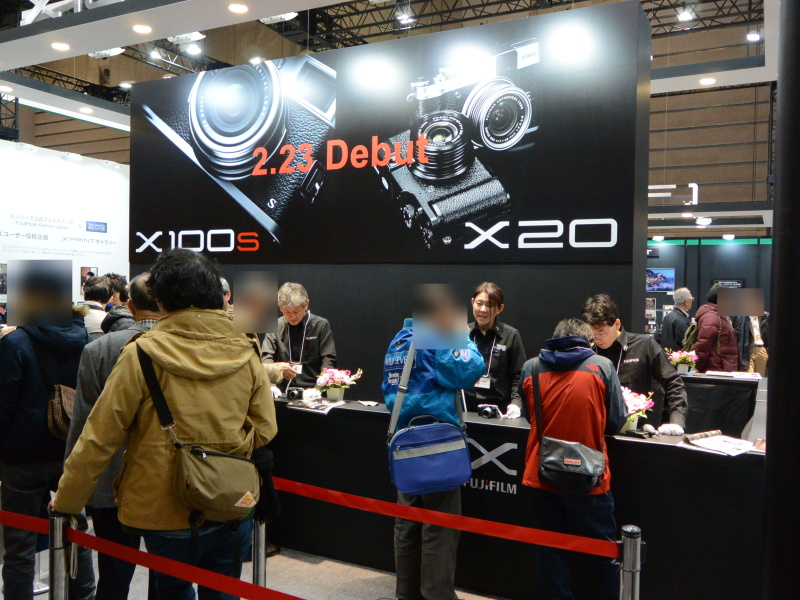 FUJIFILM X100S、X20の体験コーナーは順番待ちの列が絶えない