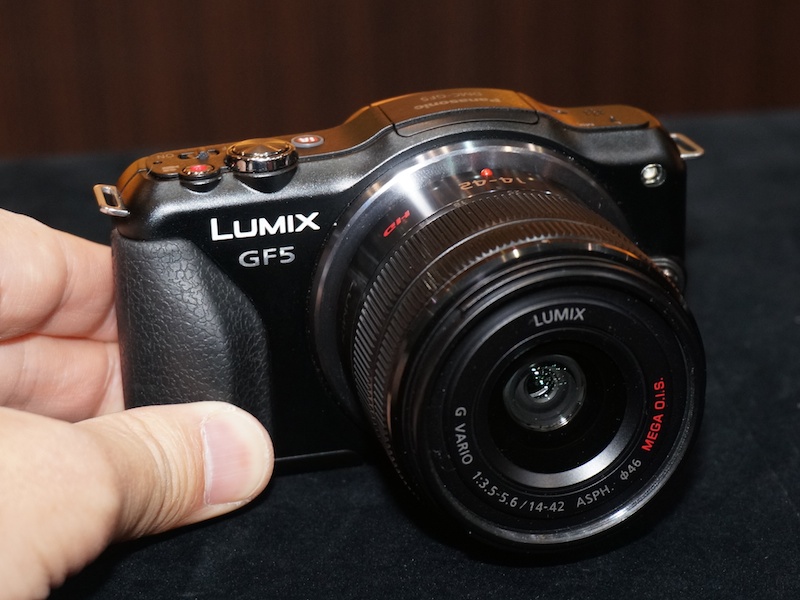 LUMIX DMC-GF5に装着したところ