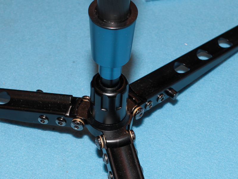 接続部は自由雲台のような構造