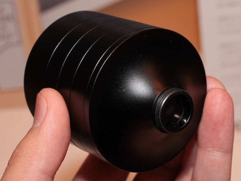 マウント部分はiCA用のネジとなっている。この奥にクローズアップレンズが組み込まれている