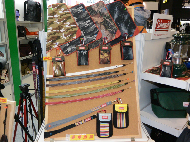 発売検討中のコールマンとのコラボ製品。ストラップに対する反応が特に良いという