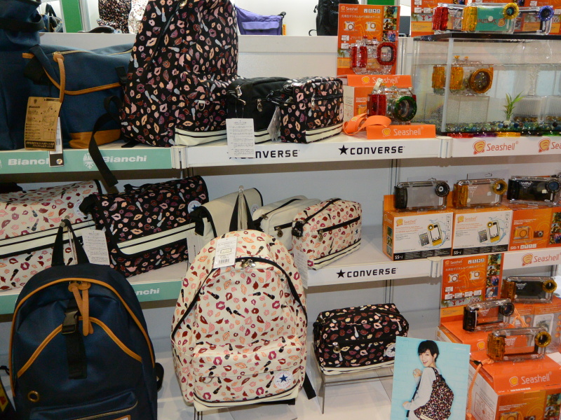 コンバースの1ロット限定という製品も展示していた