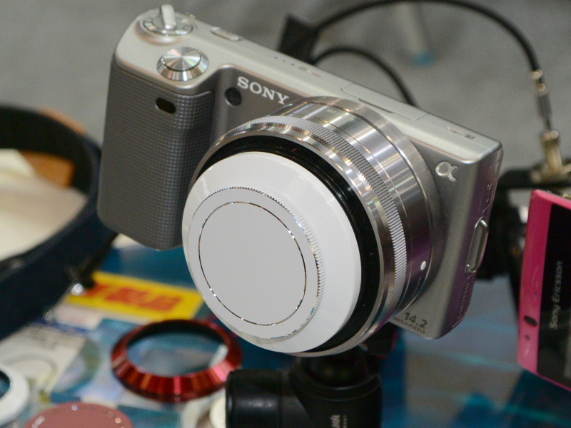 メラルフードのカラーバリエーションを展示