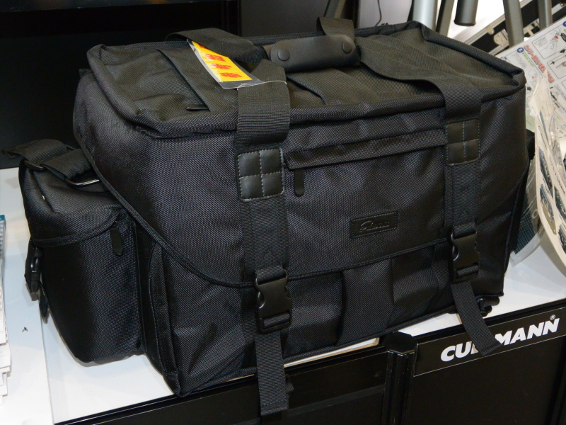 参考出品のエツミ大型カメラバッグ