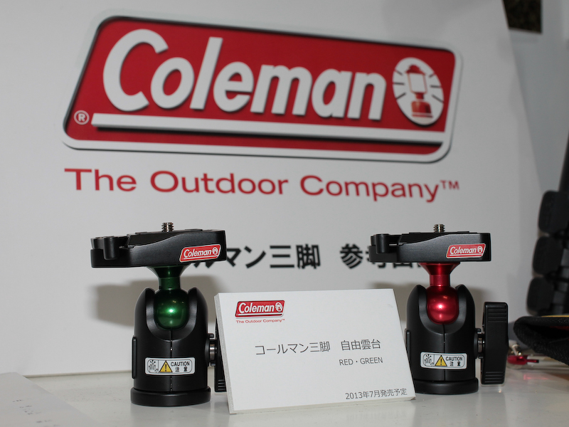 比較的小型の雲台も。ボールがカラーになっている。