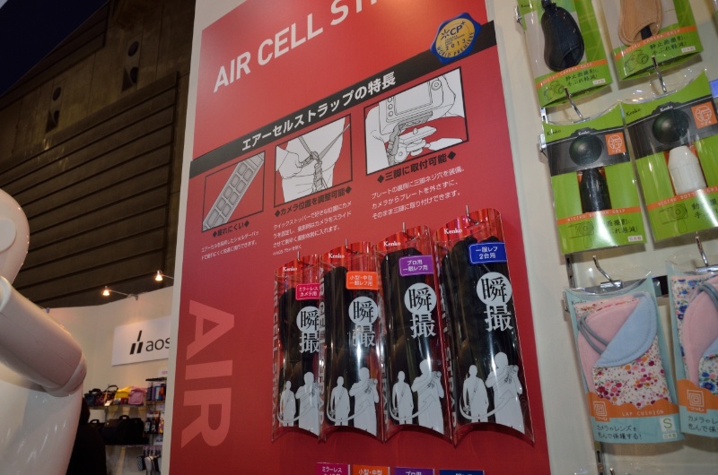 エアーセルストラップ。長さ調節が容易で瞬時にポジションを変えることができる