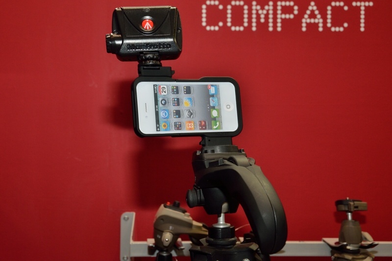 KLYPケースと各種アクセサリーを装着した展示