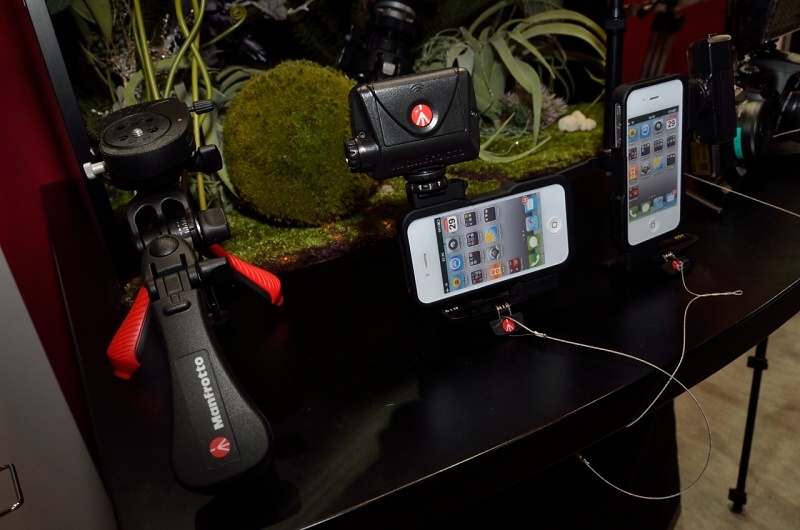 KLYPケースと各種アクセサリーを装着した展示