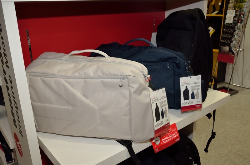カメラバッグは「スティーレプラス」シリーズを中心に展示