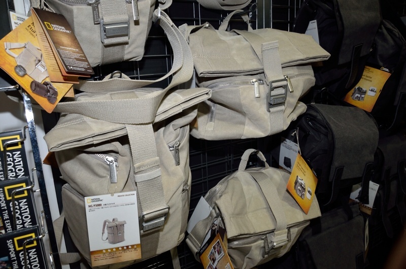 ナショナルジオグラフィック「プライベートコレクション」シリーズは、スウェードとアルミの削り出しバックルが目印。