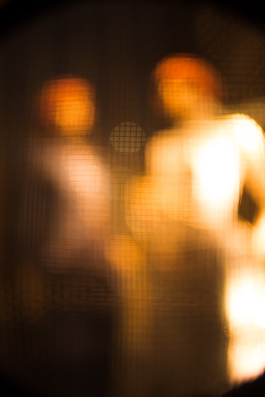 ショーウィンドウの中のマネキン。被写体にはコントラストがあったほうがいいようだ。D600+カールツァイス ディスタゴン T* 2.8/25 / マニュアル露出 / 1/50秒 / F2.8