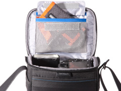 Think Tank Photo、ミラーレス/一眼レフ用のフラップ式小型ショルダー