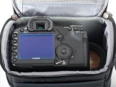 Think Tank Photo、ミラーレス/一眼レフ用のフラップ式小型ショルダー