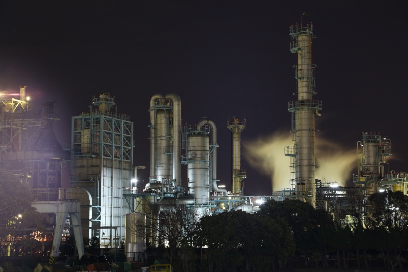 レンズフードを装着しない状態では、画面左側に街灯の影響が出て、部分的にムラが出ました