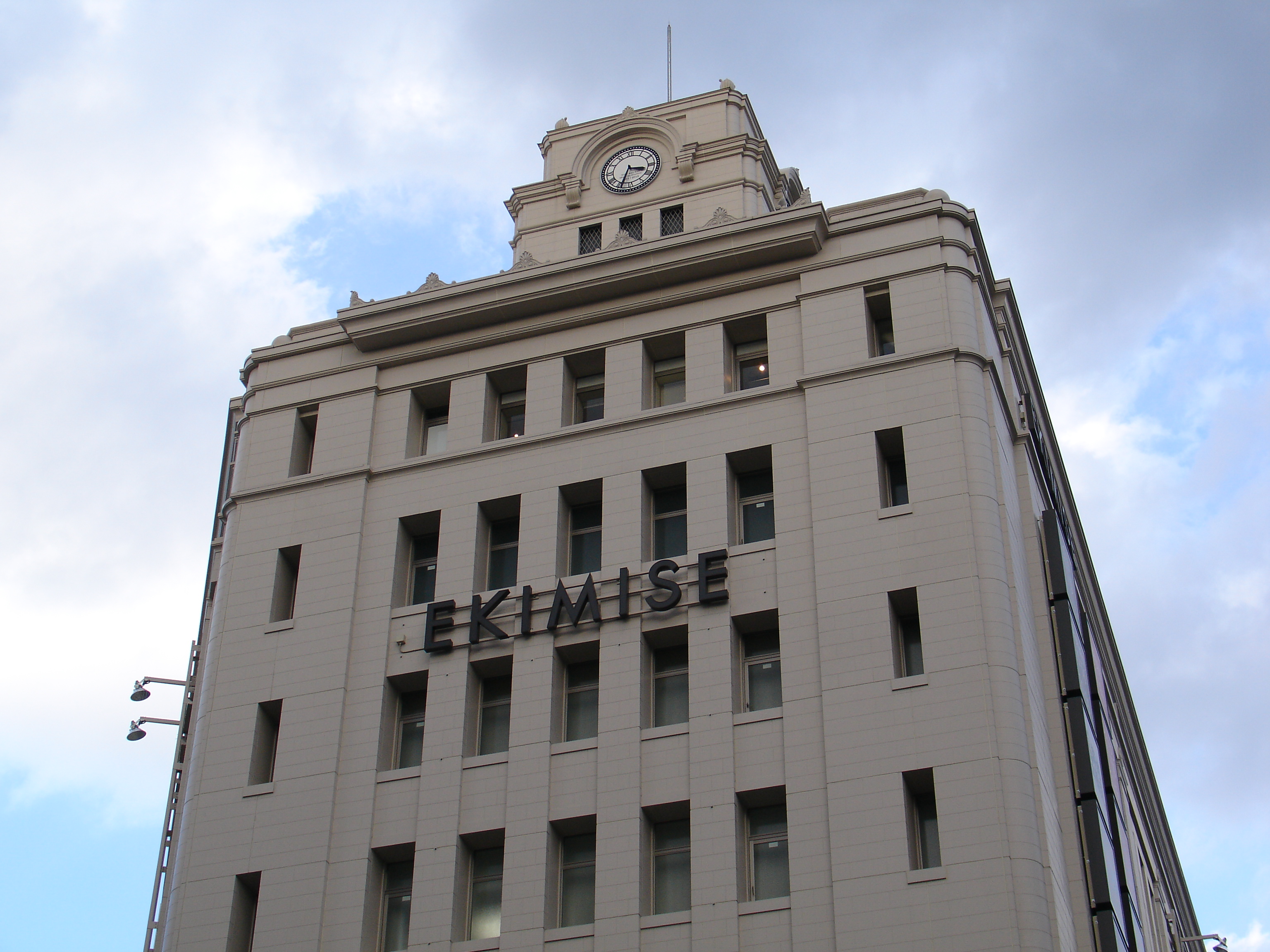 DSC-V3 / 約2.2MB / 3,072×2,304 / 1/200 / F4 / +0.3EV / ISO100 / プログラム / WB：オート / 12.9mm