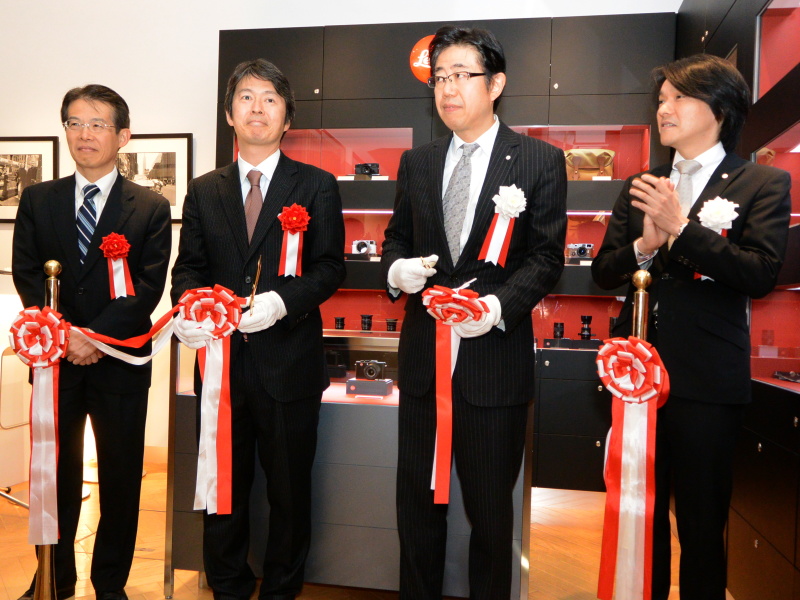 テープカットを行なった