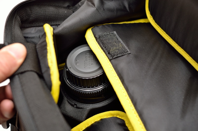 蓋を閉めなければ、背の高いレンズも収納できる