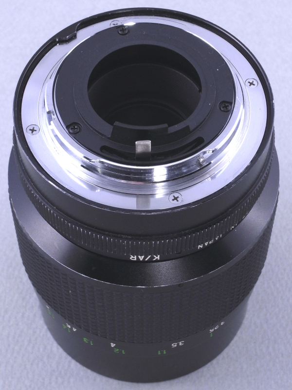 さて、フォーサーズマウントへの取り付けだが、まずはコニカARマウントの連動レバーが邪魔なので、これを撤去することにする。