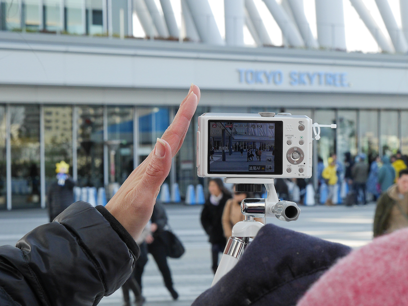 20倍ズームの体験コーナー。数十m離れた位置にある「ソラカラちゃん」（東京スカイツリー公式キャラクター）を撮影できる。