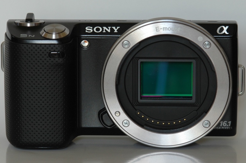 新しく生まれるレンズマウントは、少しでも口径を大きくとる傾向にある。中にはソニーのNEXシリーズのようにボディからはみ出しているようなものもある