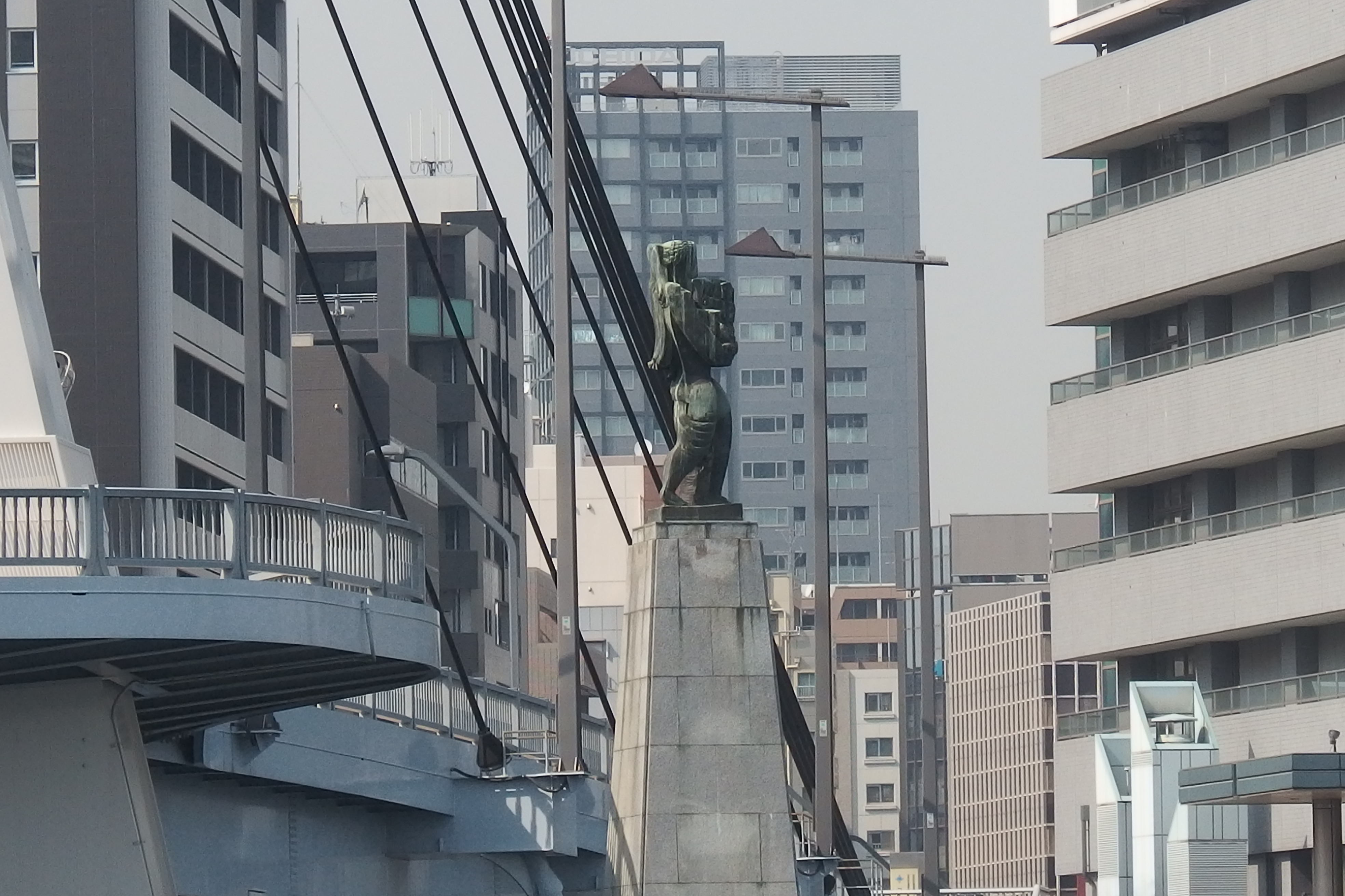 超解像ズームを使って撮影。デジタル処理であるが、画質の劣化を抑えながら寄れる。