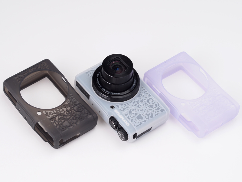 ドレスアップシリコンジャケットにはブラック、ラベンダー、ホワイトの3種類が用意される。