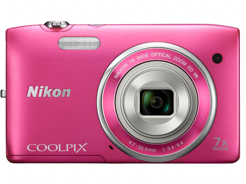 COOLPIX S3500。1/2.33型センサーや7倍ズームレンズを搭載。店頭予想価格は1万6,800円前後。