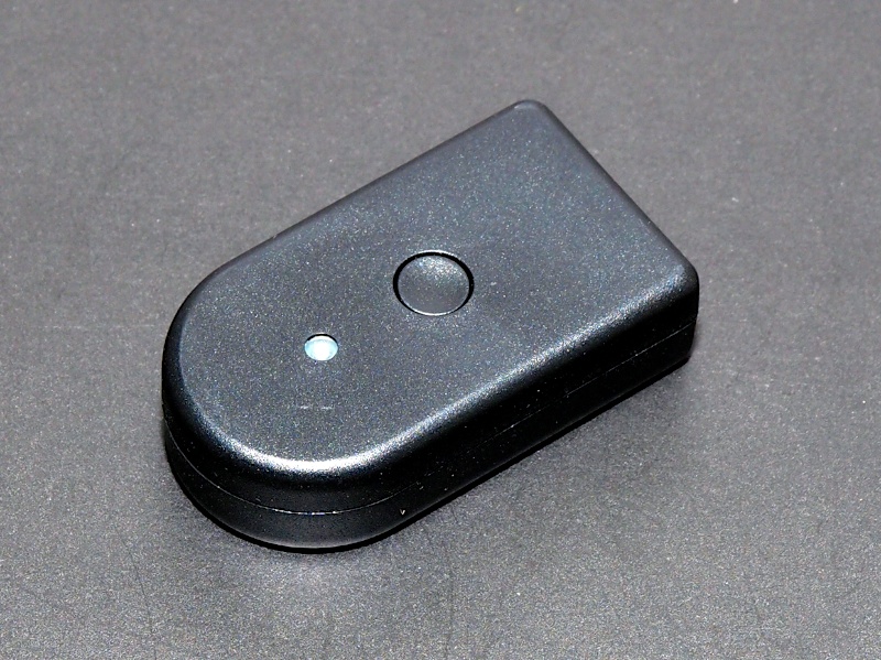 SSシリーズに付属する通信ユニット。中央は電源ボタンだ