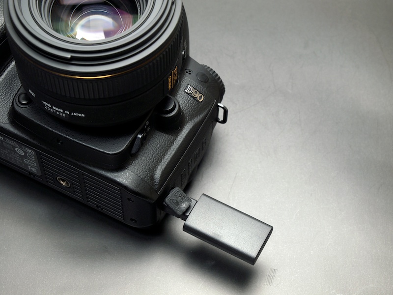 ニコンD90に装着してみた。電源はカメラ本体から供給される
