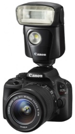 キヤノン、APS-Cデジタル一眼レフで世界最小の「EOS Kiss X7