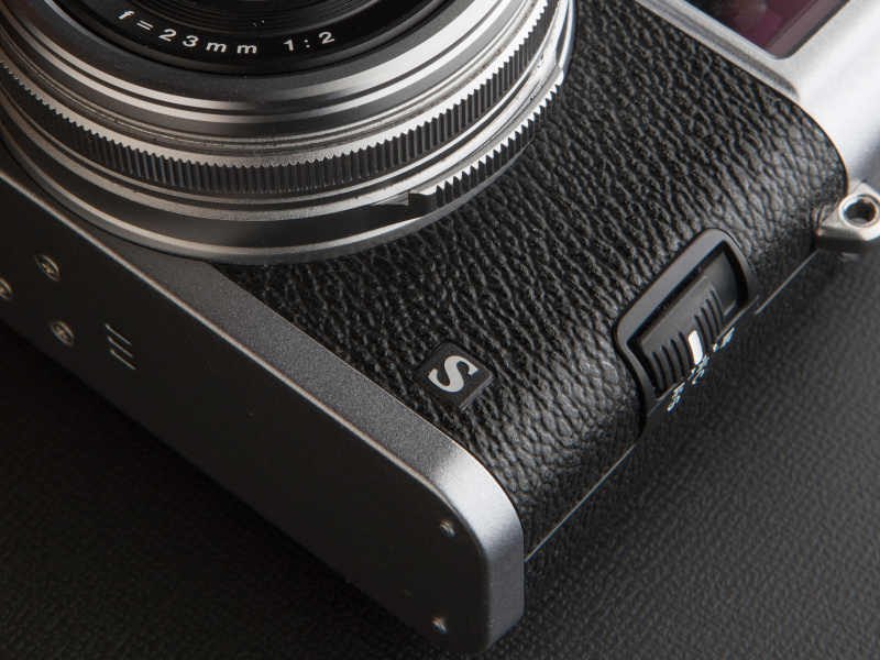 前面に「S」マークを搭載する。従来機と見分けるための希有なポイントだ