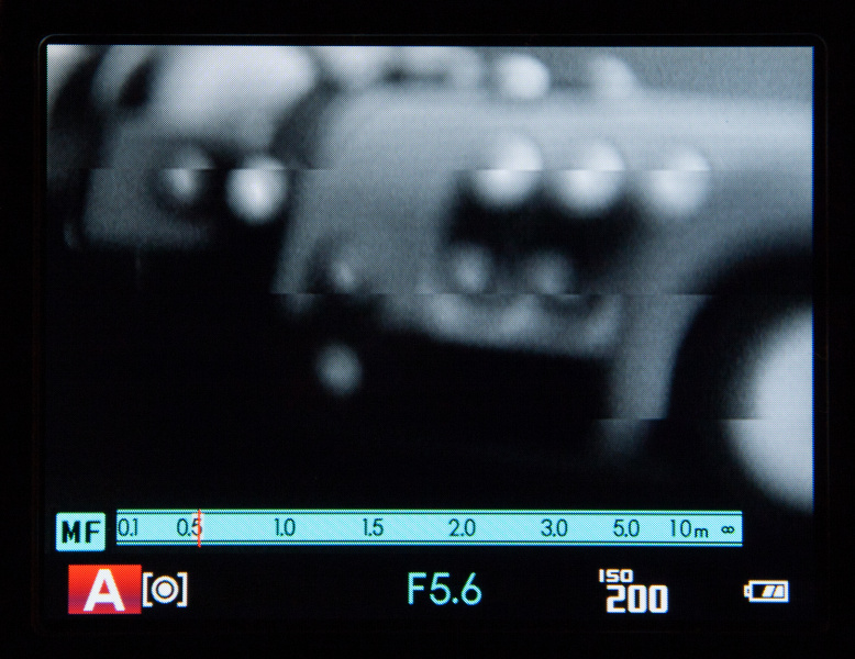 デジタルスプリットイメージは拡大表示が可能。くし状に像がズレているのがわかる