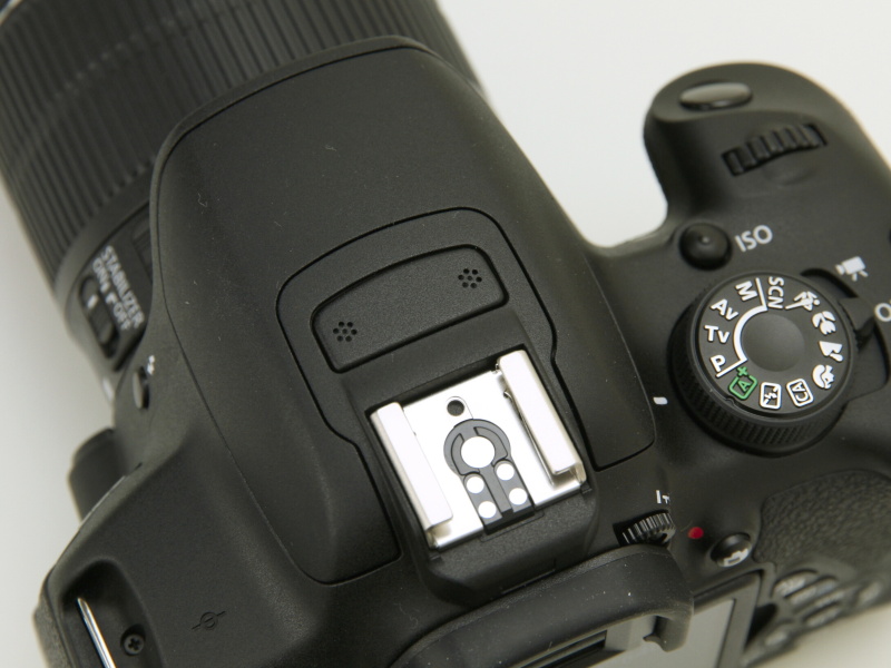 ペンタ部にステレオマイクを搭載