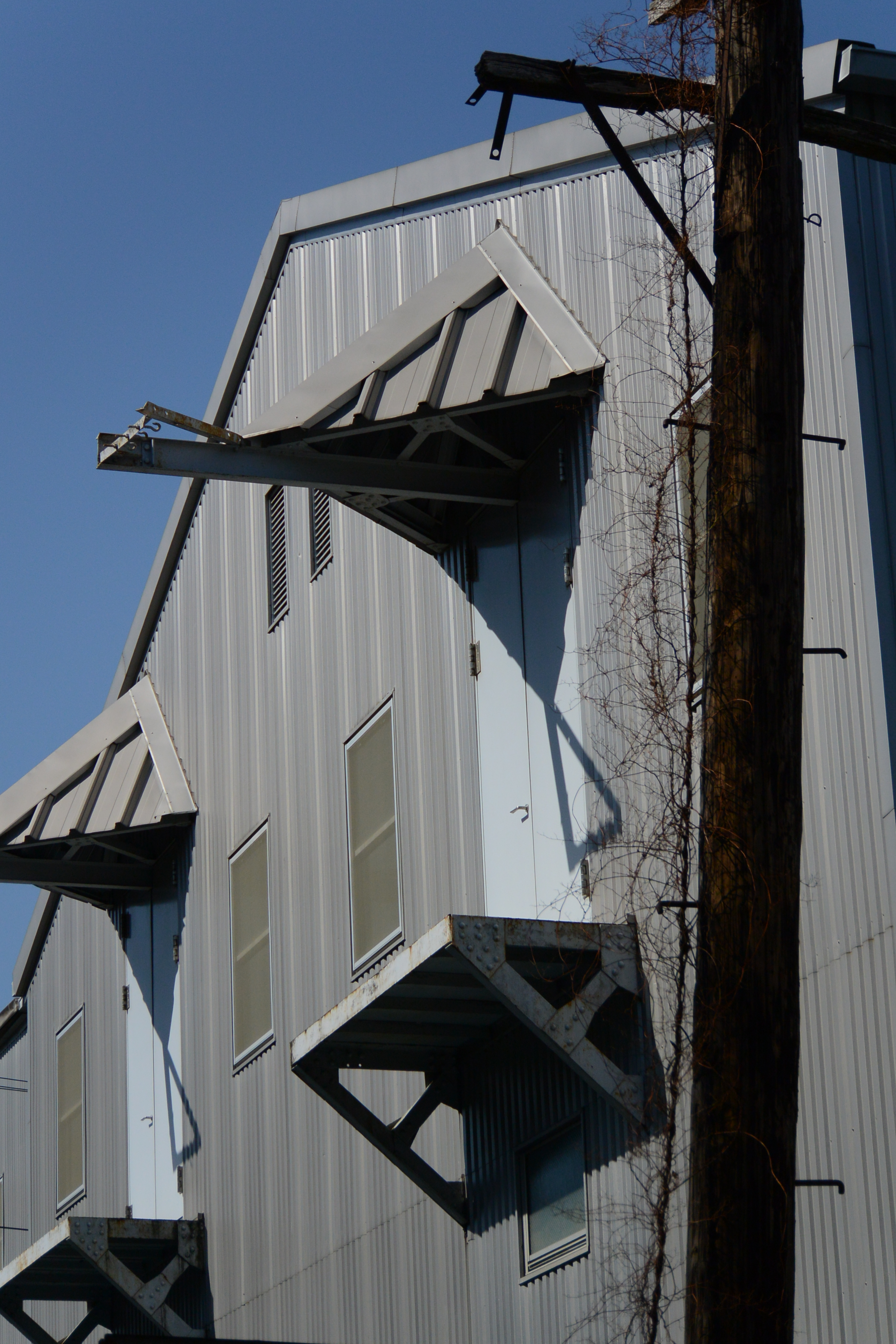 Nikon 1 V2 / 1 NIKKOR VR 10-100mm F4-5.6 / 約5.8MB / 3,072×4,608 / 1/2000秒 / F5.6 / -0.7EV / ISO160 / 絞り優先AE / WB：オート / 31.9mm