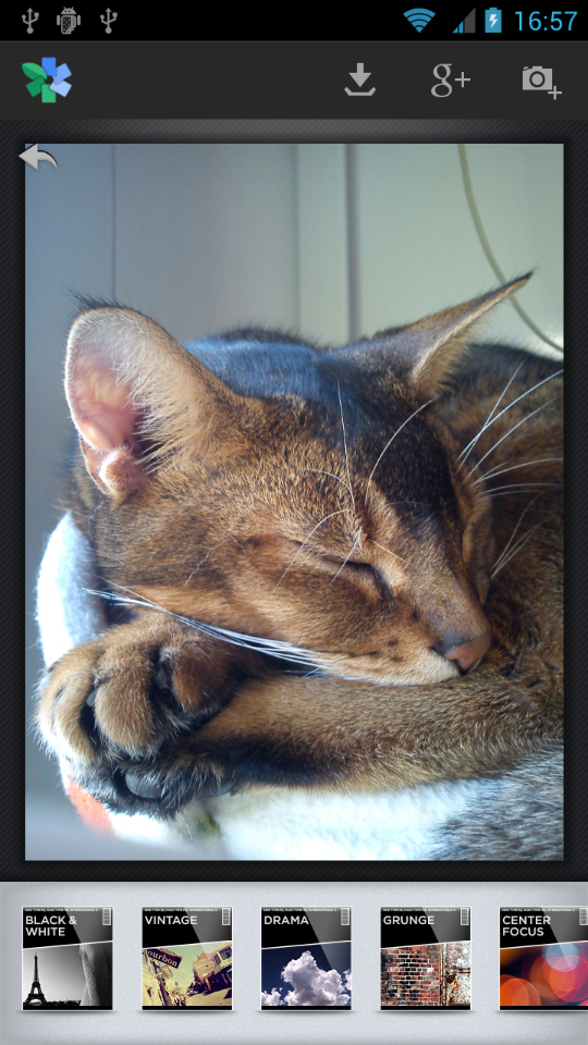 画面下部の編集メニュー部を左右にスワイプしてエフェクトアイコンを表示させる