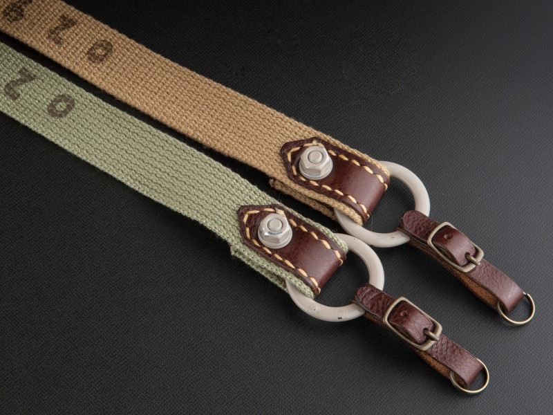 0291ファクトリーのストラップは5,500円。カーキ、ベージュ、ブルーの3色展開だ