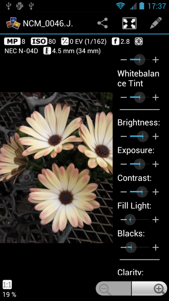 「ペン」アイコンをタップすると、画面右側に編集項目とスライダーが表示される