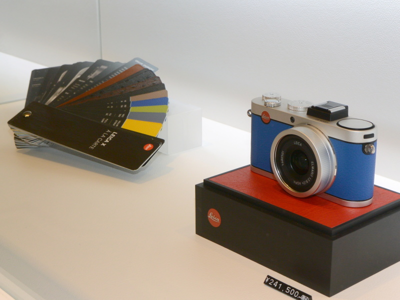ライカX2がベースのオーダーモデル「ライカXアラカルト」の見本も用意